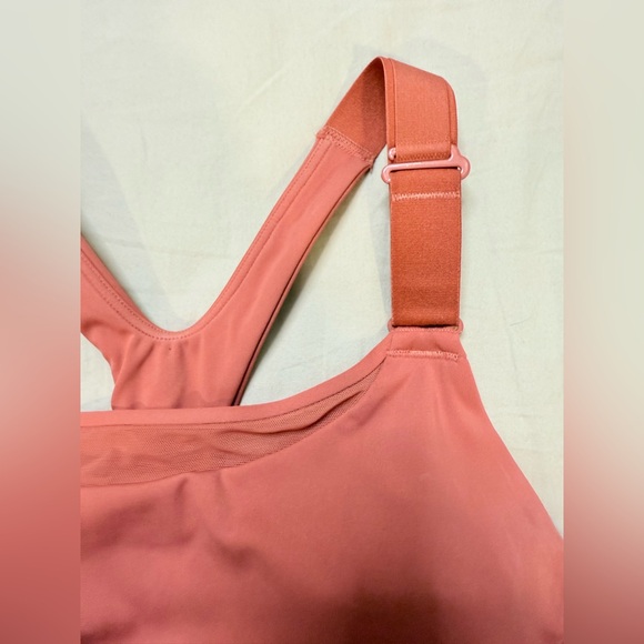 Athleta Women’s Muted Red Ultimate Adjustable Sports Bra - Size Medium - Picture 3 of 6